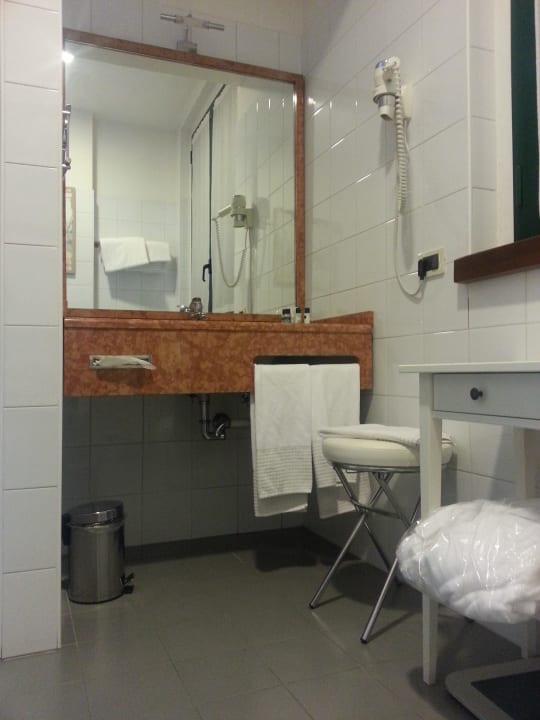 Bagno in camera Hotel Albergo Della Roccia