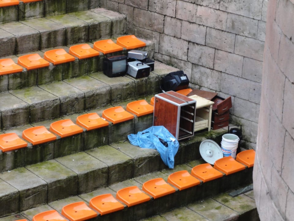 Theater , hätte man auch mal wegräumen können ! Grand Seker Hotel