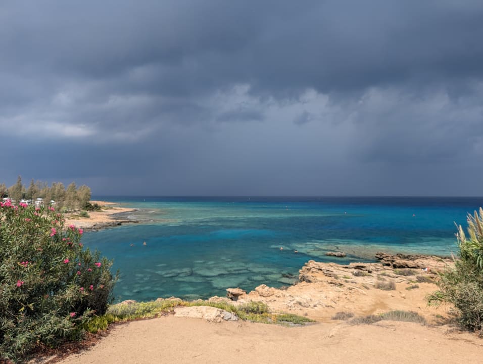 Strand Crystal Springs Beach Hotel