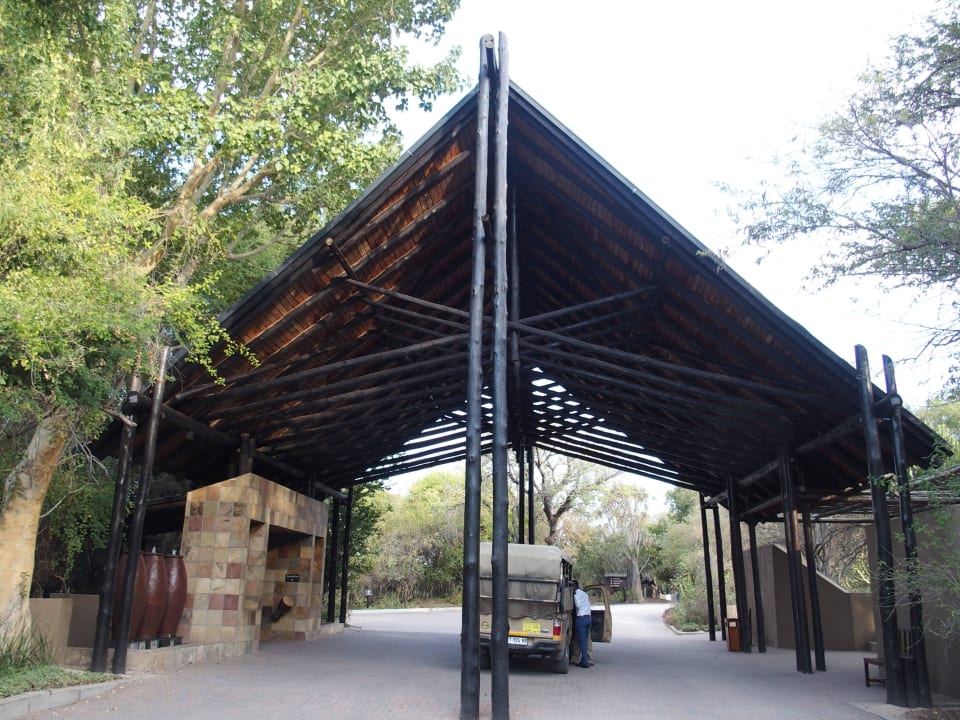 Bereich vor der Rezeption Hotel Protea Krüger Gate