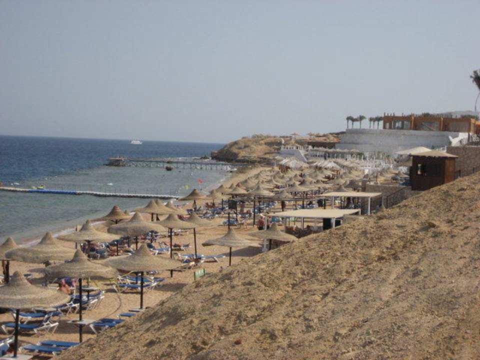 Písčitá pláž Sultan Gardens Resort