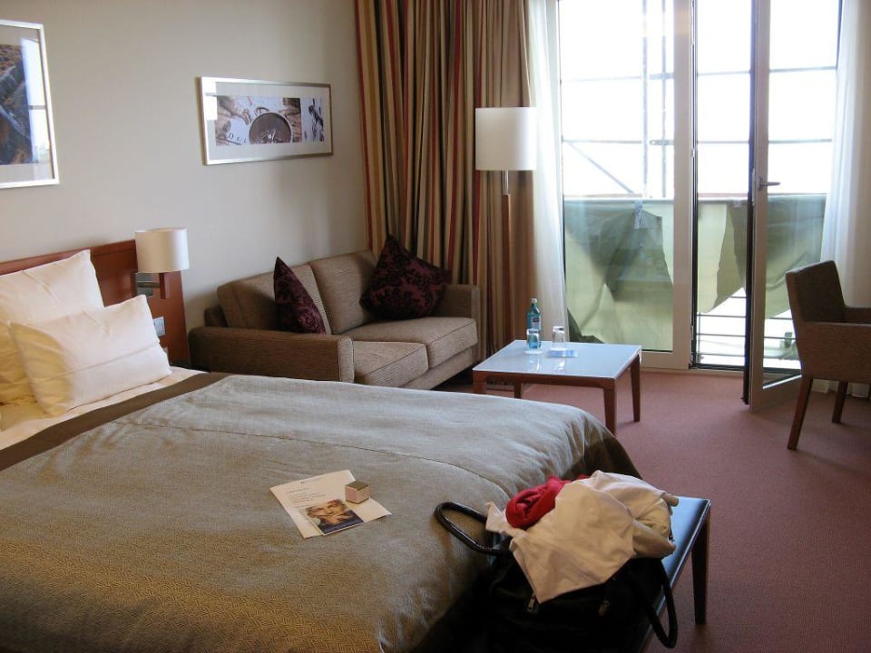  Blick in das Hotelzimmer ATLANTIC Hotel Wilhelmshaven