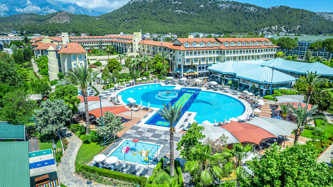 Pool Le Jardin Resort