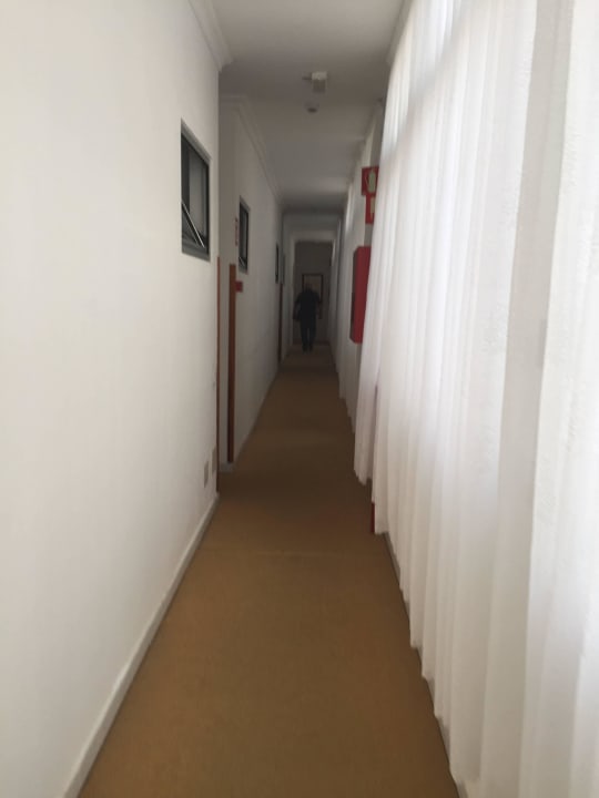 Schlafzimmerfenster geht auf Flur hinaus Hotel Europalace