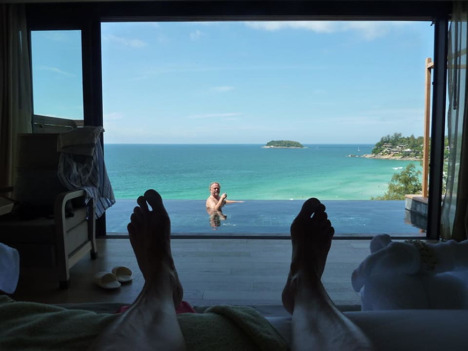 Blick vom Bett auf den privaten Pool The Shore At Katathani
