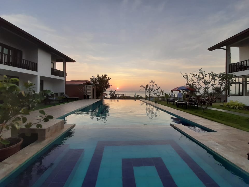 Pool Cinnamon Sea Health Care