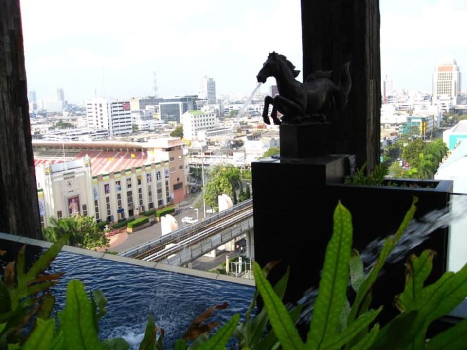 Blick vom Pool auf die Stadt Siam@Siam Design Hotel Bangkok