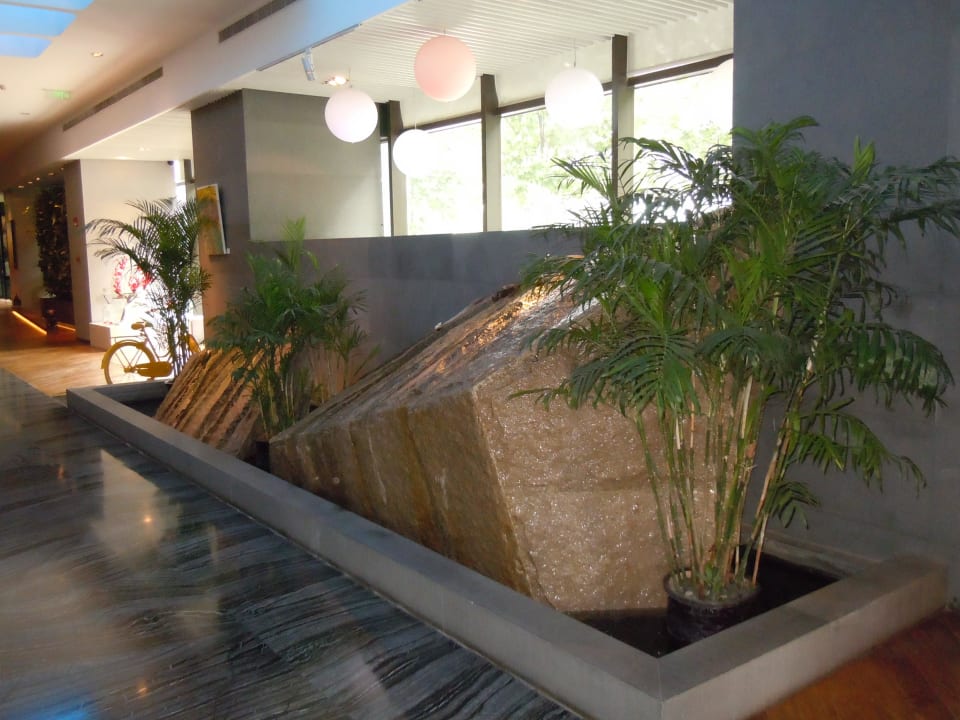 In der Lobby Hotel Indigo Shanghai on the Bund