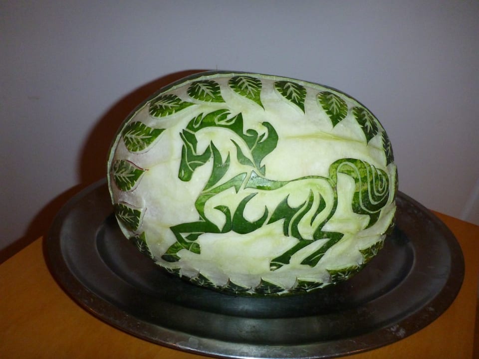 Melonenschnitzen Hotel Calypso Beach