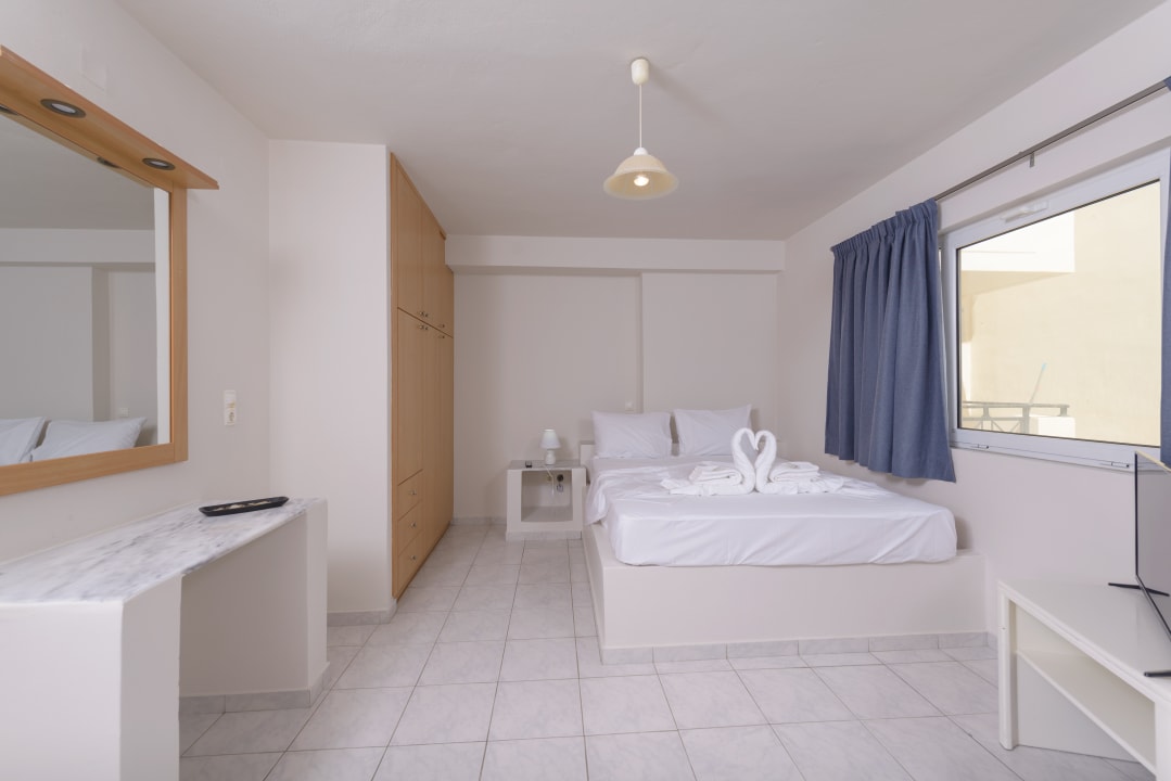 Zimmer CHC Ares Apartment - Hotel