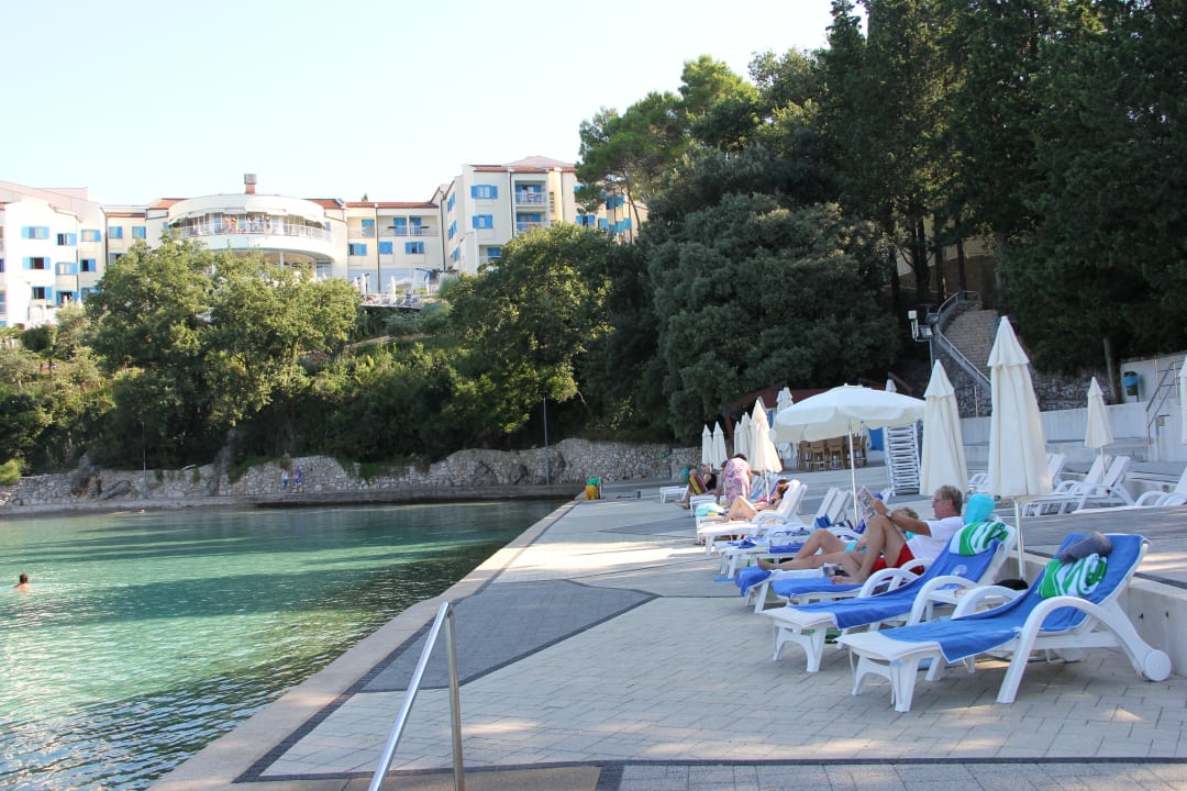 Uferpromenade am Hotelstrand Sunny Krk by Valamar