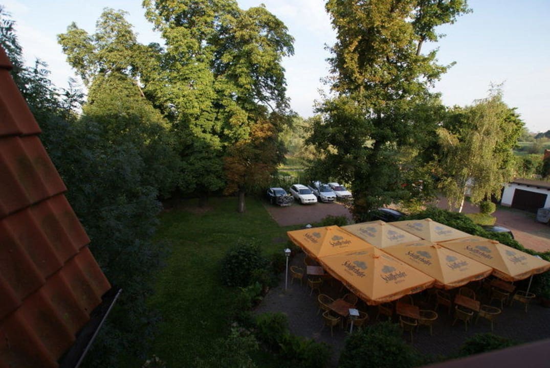 Biergartenterrasse Hotel ElbRivera Alt Prester