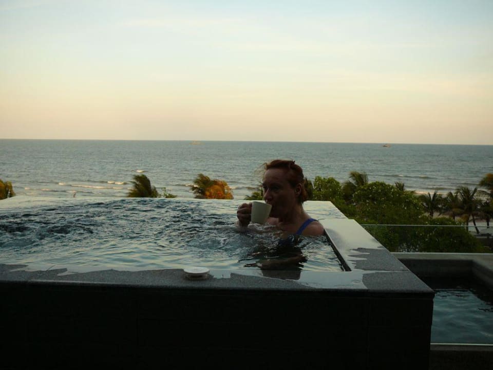 Sunset erleben im eig.Whirl-Pool. Hotel Rest Detail Hua Hin