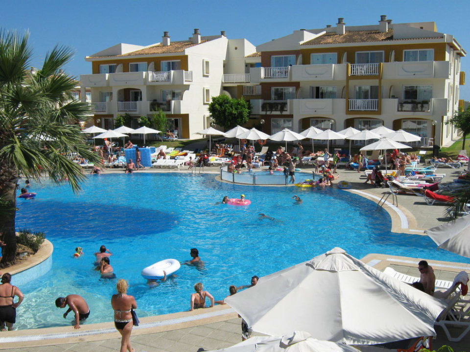 Pool blau punta reina