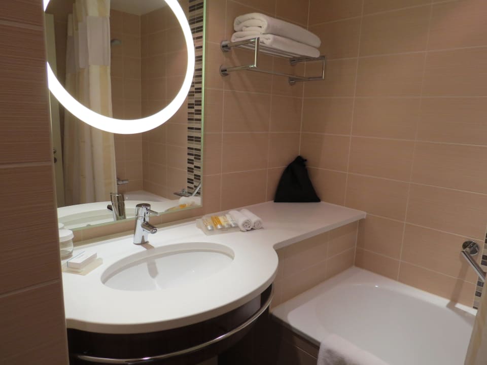Badezimmer Hilton Garden Inn Frankfurt Airport
