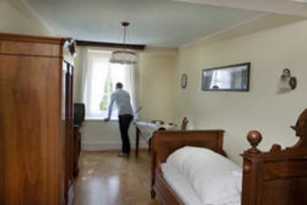 Wanderer Zimmer EZ mit Bad/WC auf der Etage Rombach Nostalgie Gastronomie Zum Kreuz