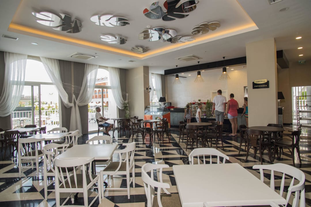 Patisserie Palm World Side Resort & Spa