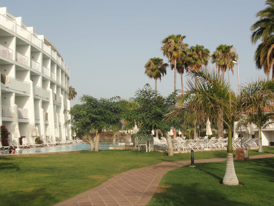 Blick zum Pool mit Strandzone Sunprime Atlantic View