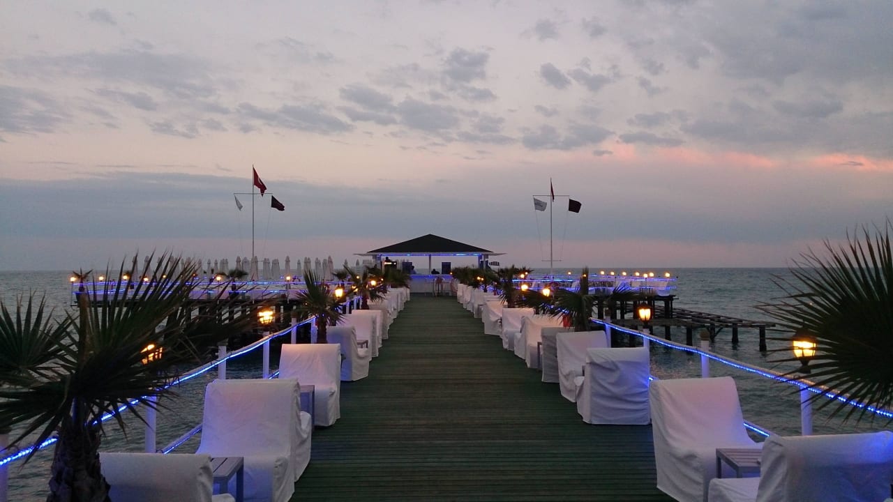 Der Steg mit Brücke Hotel Delphin Imperial