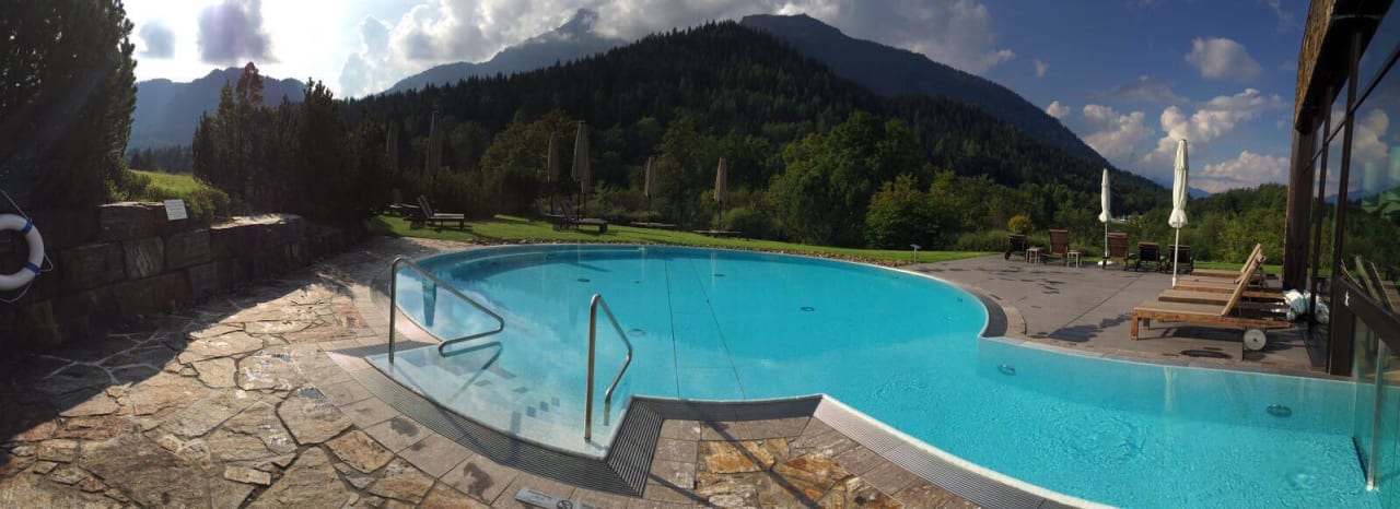 Außenpool Kempinski Hotel Berchtesgaden