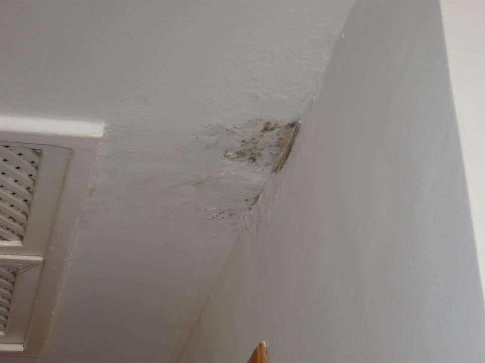 Schimmel im Zimmer  - Schlafraum Ruspina Beach Resort