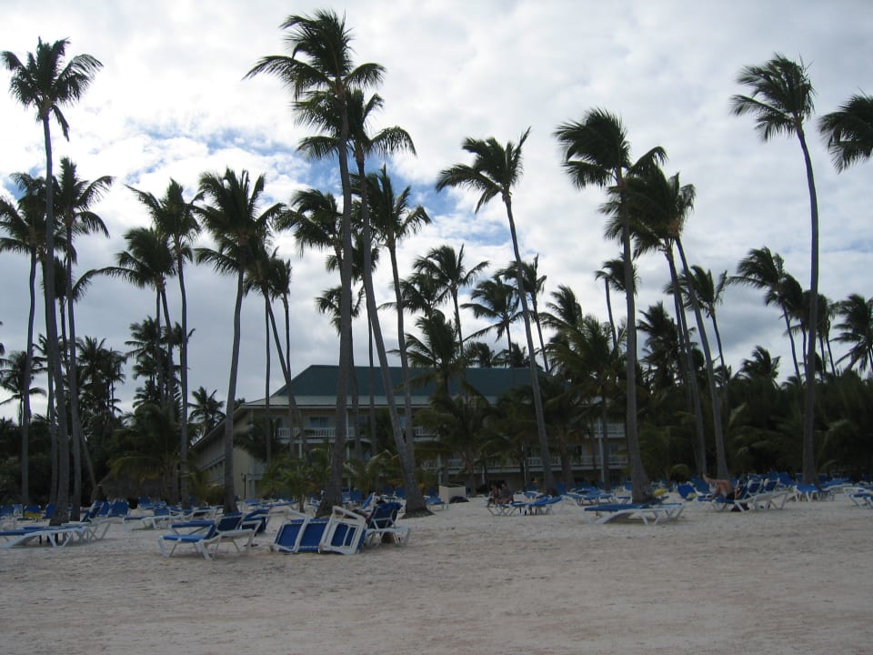 Blick vom Strand zum Hotel Villas Bavaro Resort & Spa