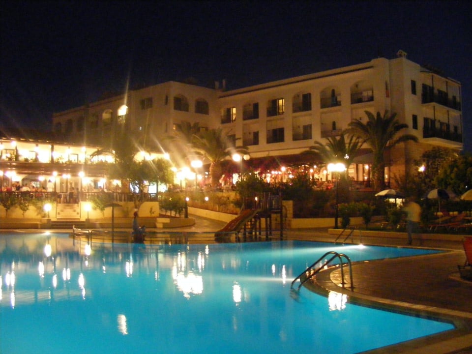 Night pool TUI SUNEO Chrissi Amoudia