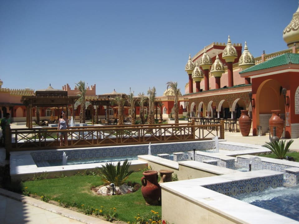 Der Platz zwischen Theater und den Restaurants Pickalbatros Alf Leila Wa Leila Resort - Neverland Hurghada