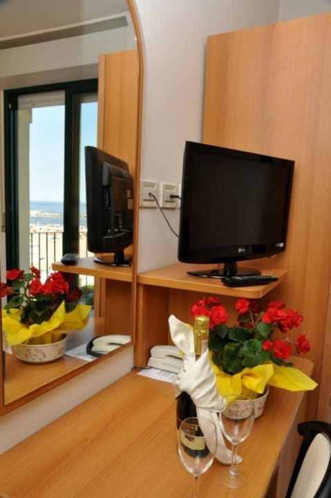 Hotel Emilia Rimini vacanza holiday urlaub Hotel Emilia