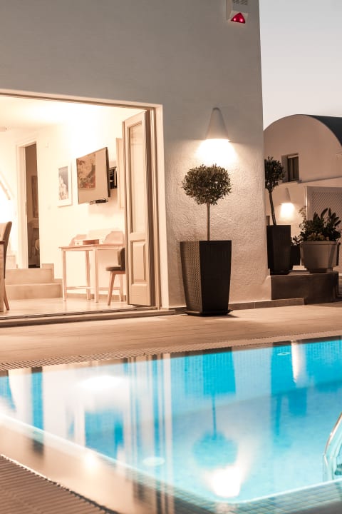 Pool Mathios luxury Homes