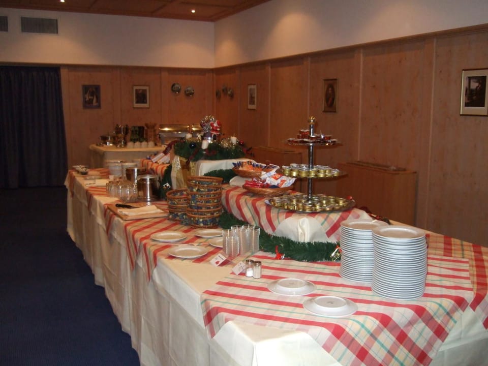 Das Buffet im nicht befüllten Zustand Hotel Bannwaldsee