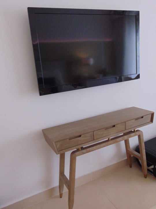 Fernseher im Zimmer Azul Beach Resort Negril by Karisma