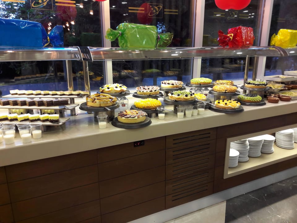 Kuchenbuffet Saturn Palace Resort Hotel