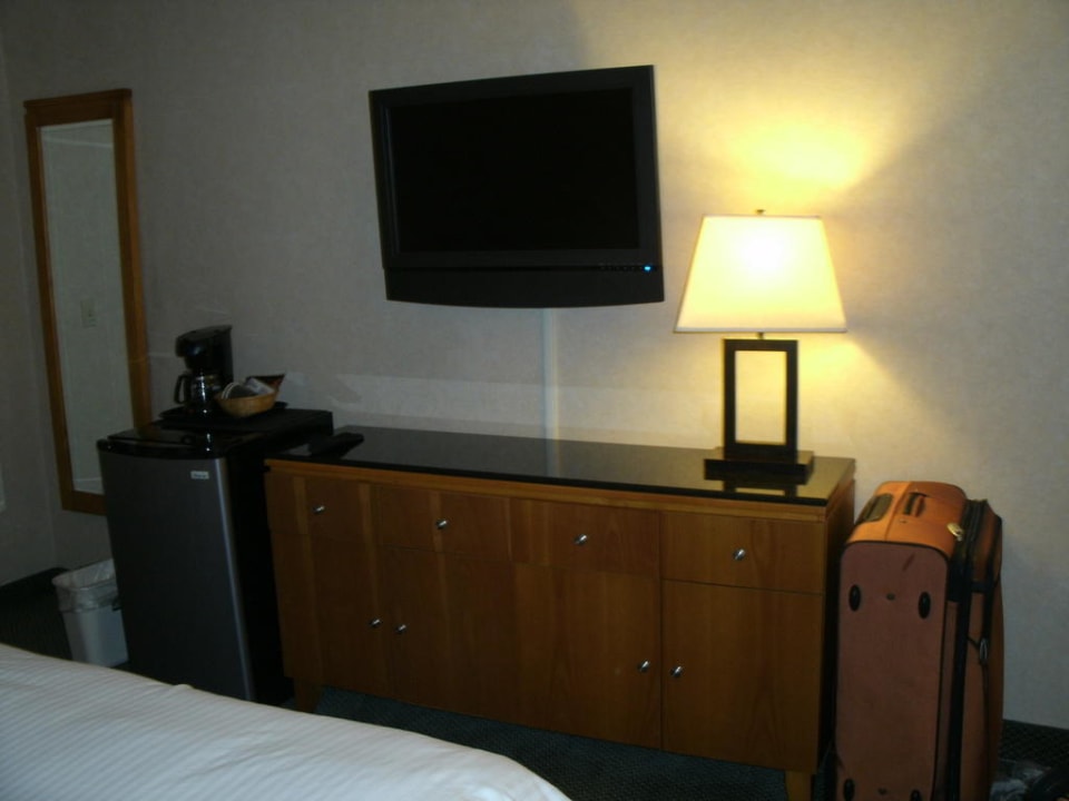 TV  Monterey Park Inn