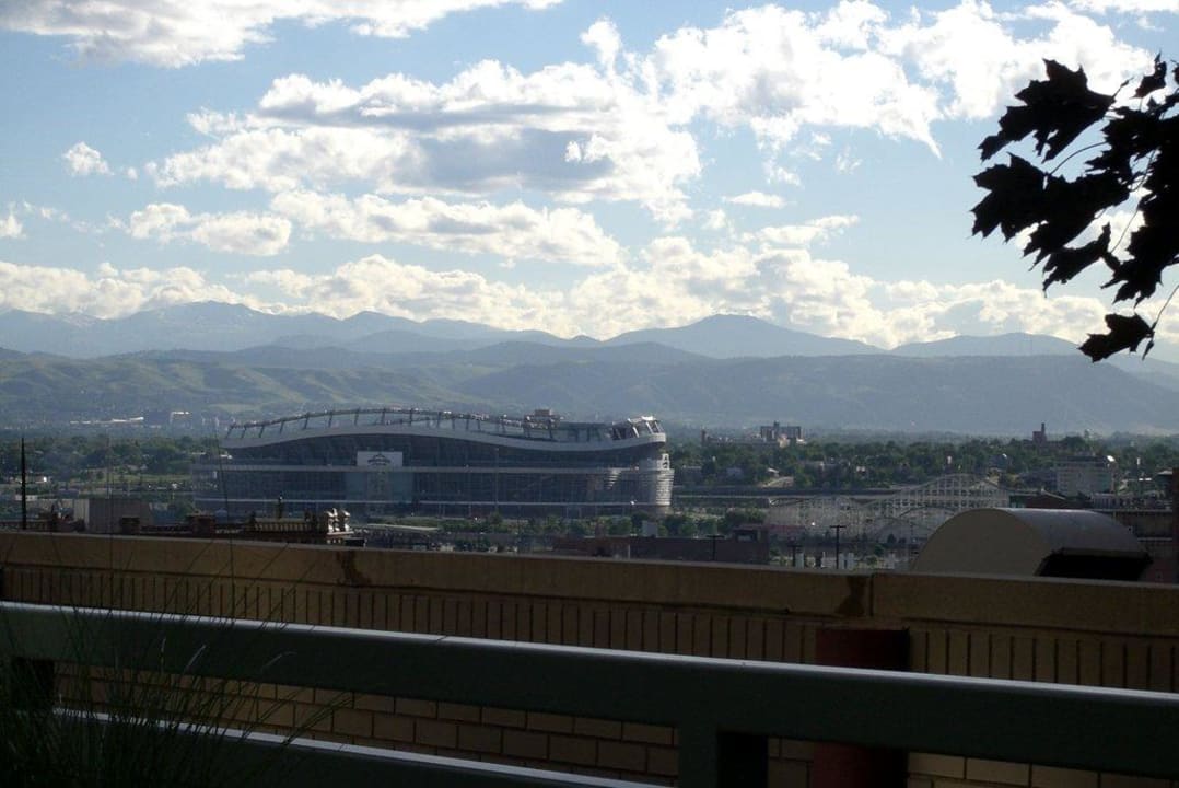 Blick vom Pooldeck Richtung Pepsi Center The Westin Denver Downtown