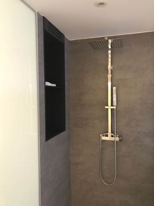 Dusche Els Pins Resort & Spa