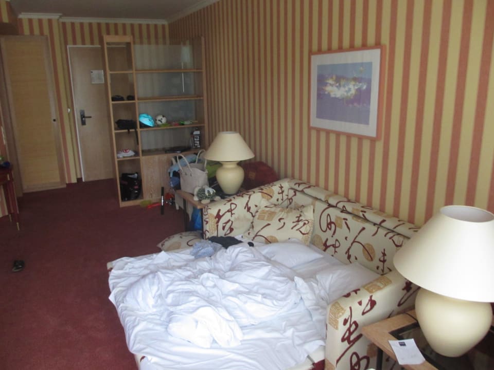 Wohnzimmer mit Zustellbett Dorint Strandhotel Binz