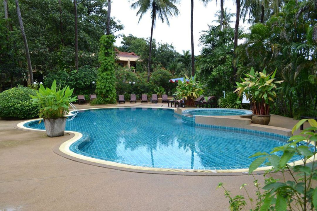 Einer der zwei Pools, meist leer The Fair House Beach Resort