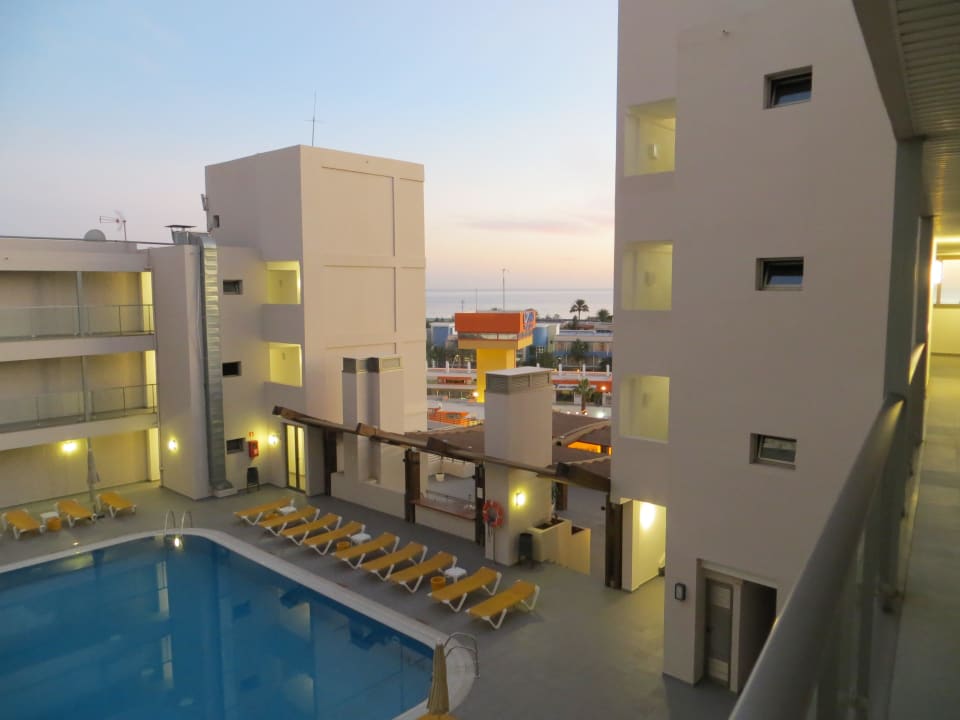 Pool mit Bar Servatur Alameda de Jandía