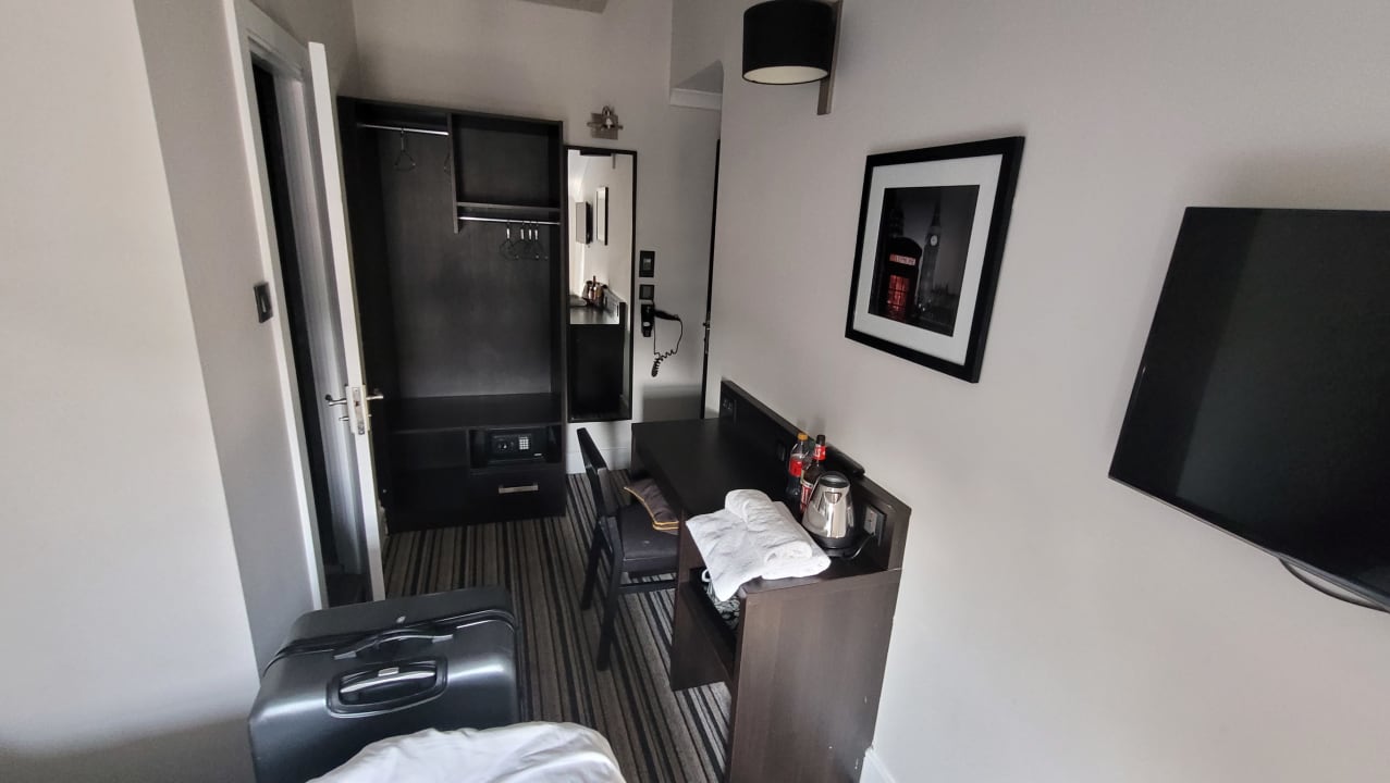 Zimmer Airways Hotel