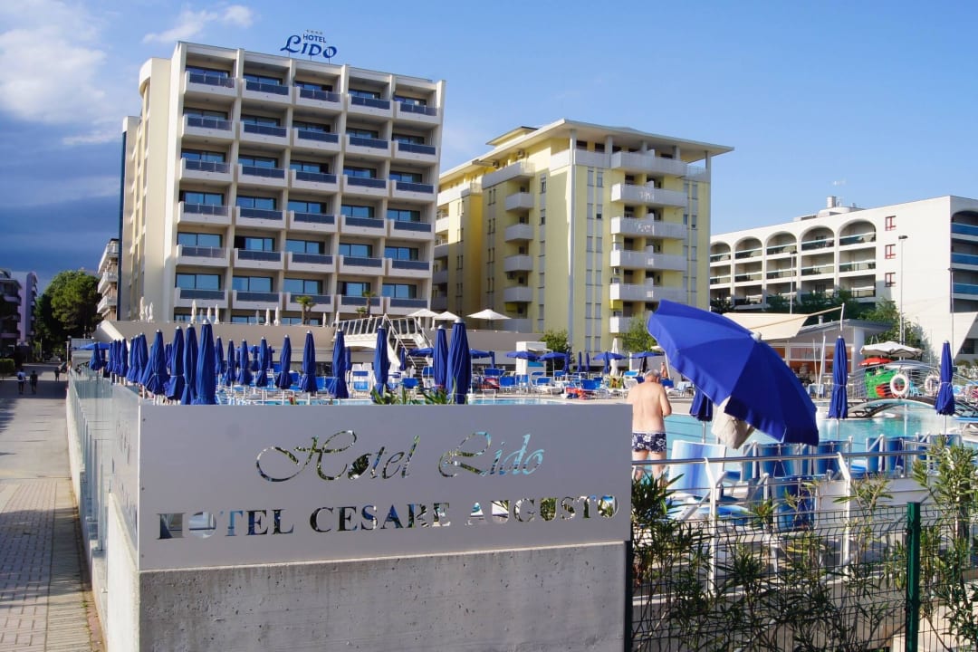 Blick zum Hotel vom Strand aus... Lido Bibione