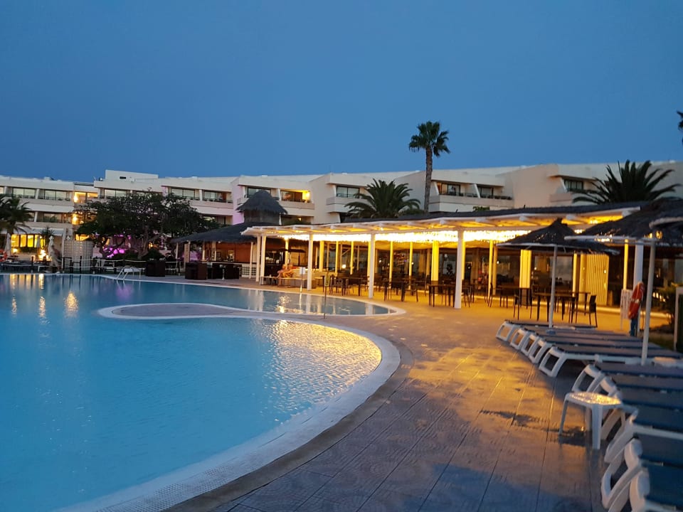 Die hintere Poolanlage  Dreams Lanzarote Playa Dorada Resort & Spa