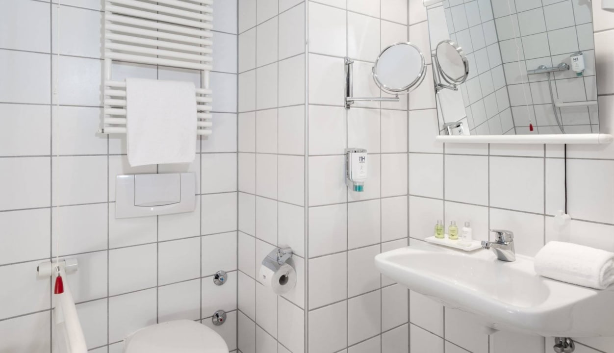 Bathroom Hotel NH Düsseldorf City