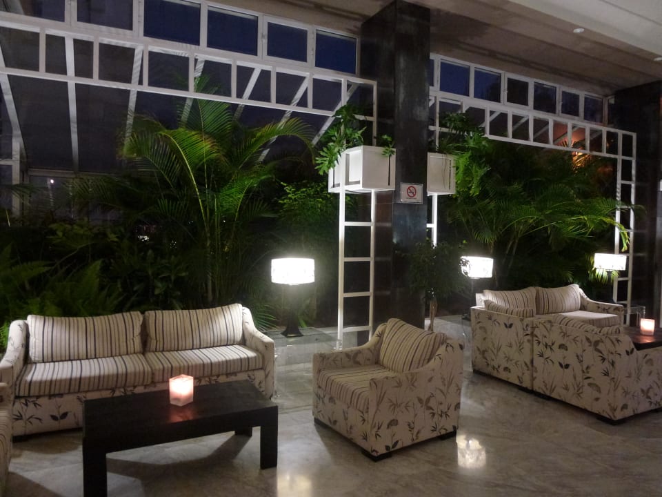 Einladende Lobby allsun Hotel Lucana
