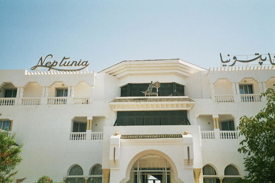 Hotelfront Hotel Neptunia Skanes