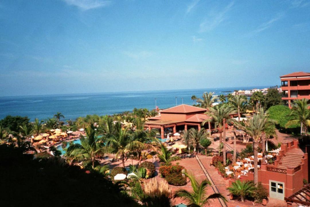 Poollandschaft und Meer H10 Costa Adeje Palace