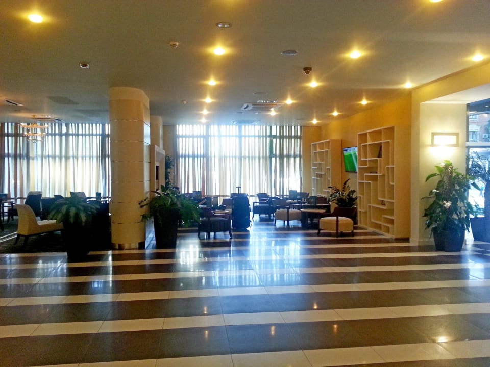 Lobby Hilton Garden Inn Krasnodar