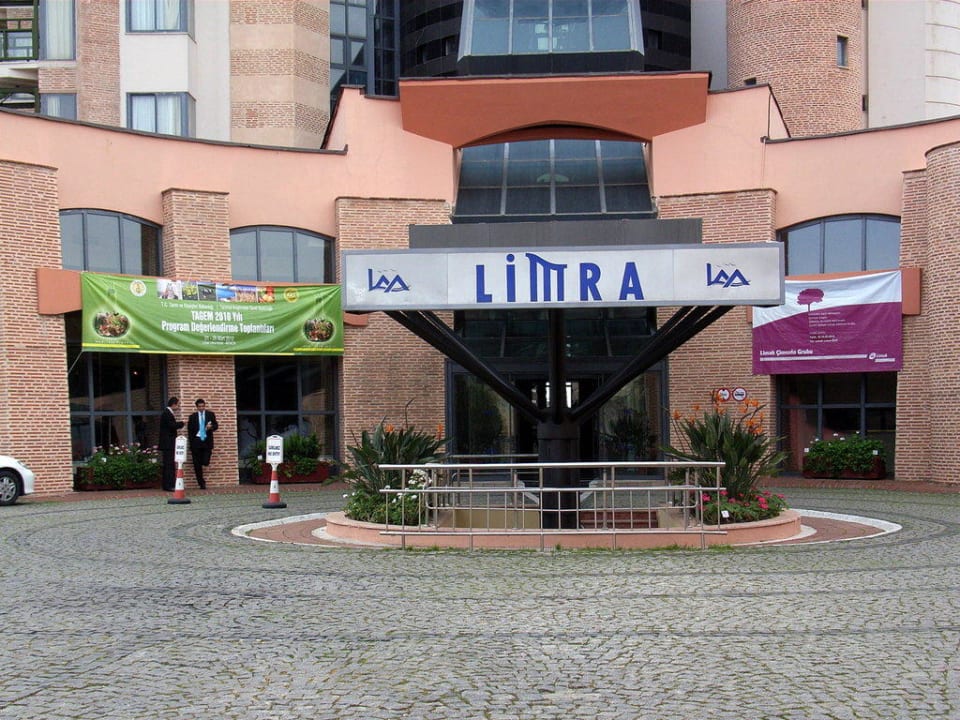 Hoteleingang Limak Limra Hotel & Resort