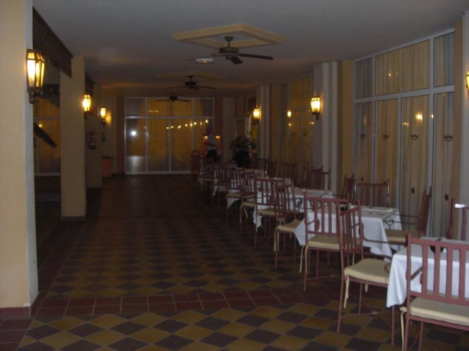 Außenterrasse vom Speisesaal Hotel Riu Funana