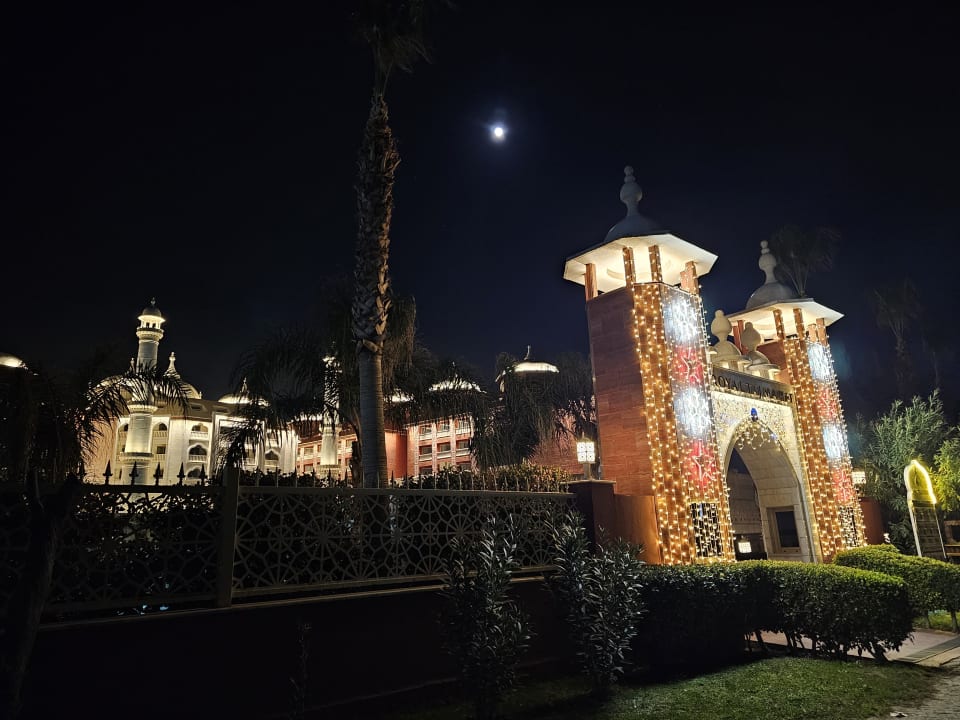 Außenansicht Royal Taj Mahal Hotel